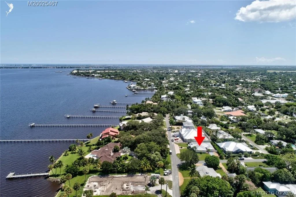 Photo of 904 SE Riverside Drive