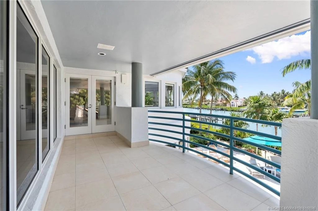 Photo of 6460 SE Harbor Circle