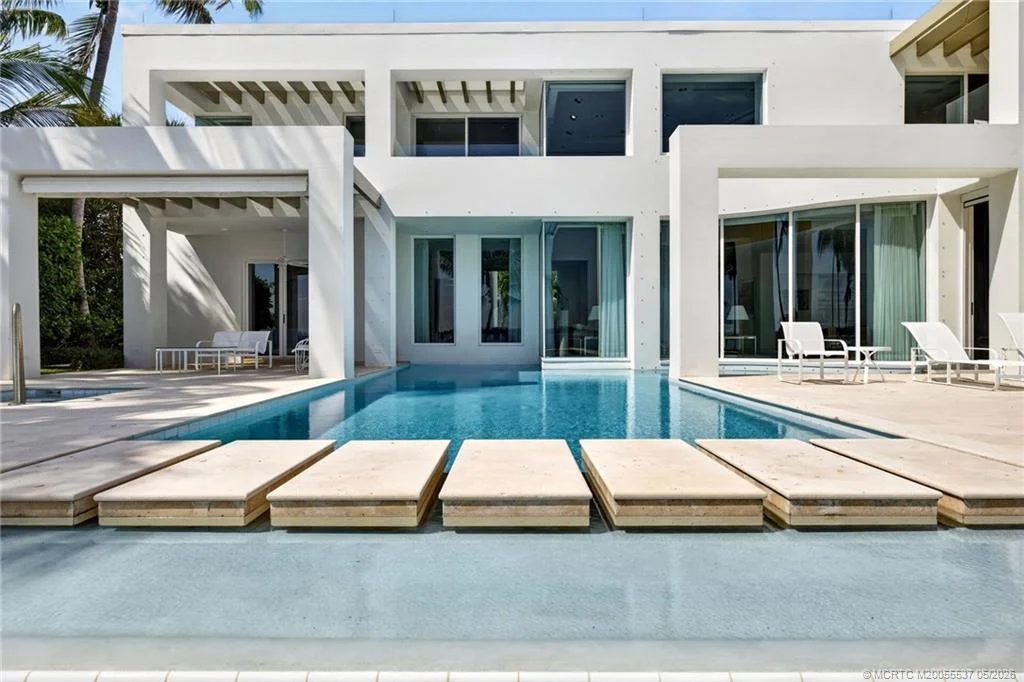 Photo of 7034 SE Harbor Circle