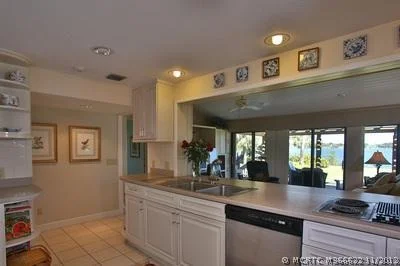 Photo of 231 SE Harbor Point Drive