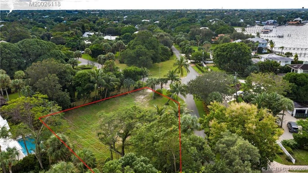Photo of 1438 SE Riverside Drive