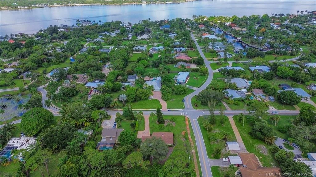 Photo of 1023 NW Pine Lake Drive