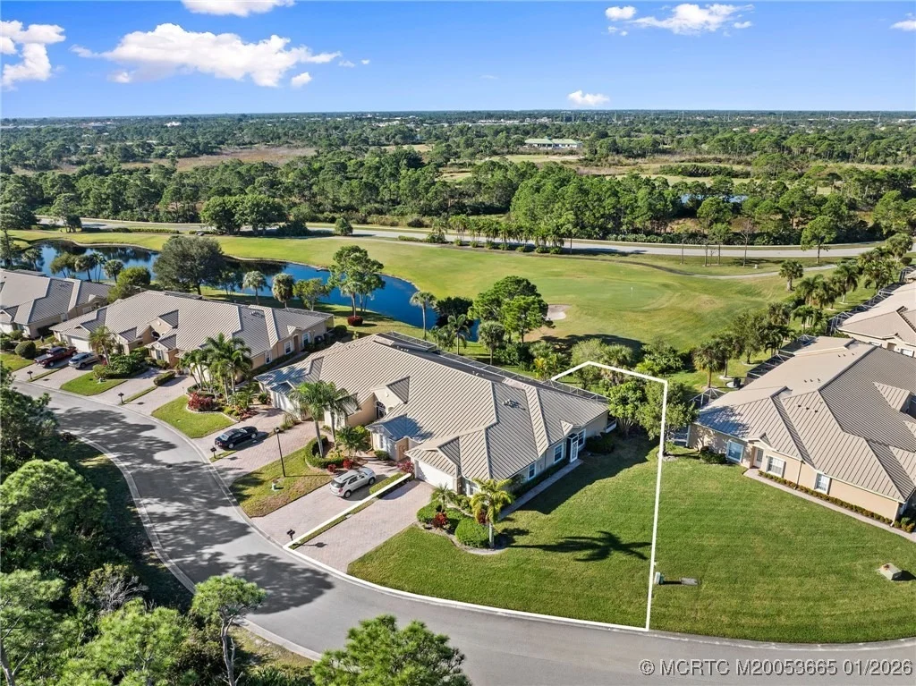 Photo of 581 NW Broken Oak Trail