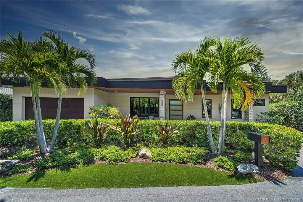 Photo of 314 SE Pelican Drive