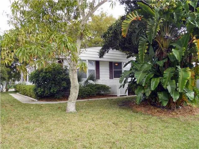 Photo of 151 SE Paradise Place