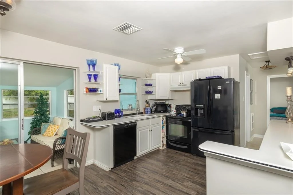 Photo of 2389 NW Sunset Boulevard