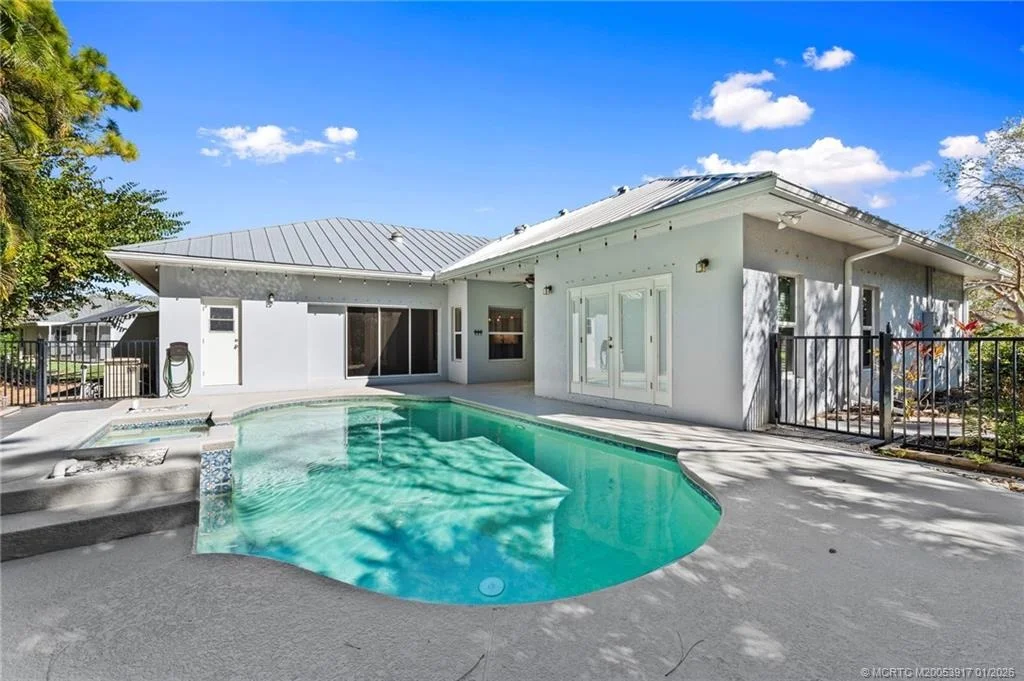 Photo of 449 SE Southwood Trail