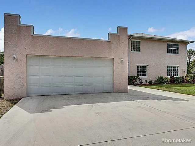Photo of 1034 SE Riverside Drive