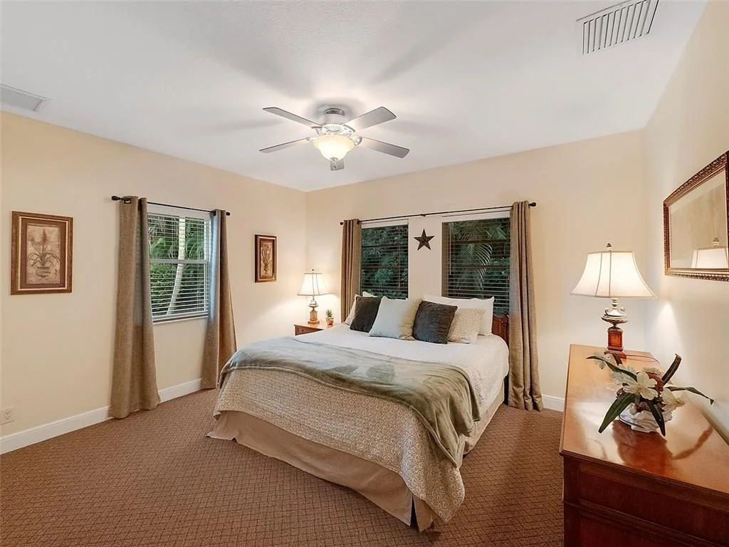 Photo of 1341 SE Riverside Drive
