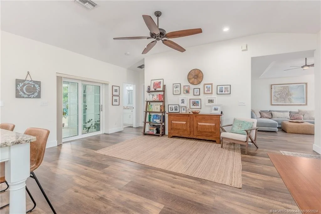 Photo of 526 SW Rustic Circle