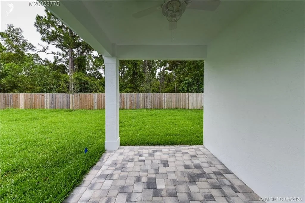 Photo of 441 SE Dolphin Drive
