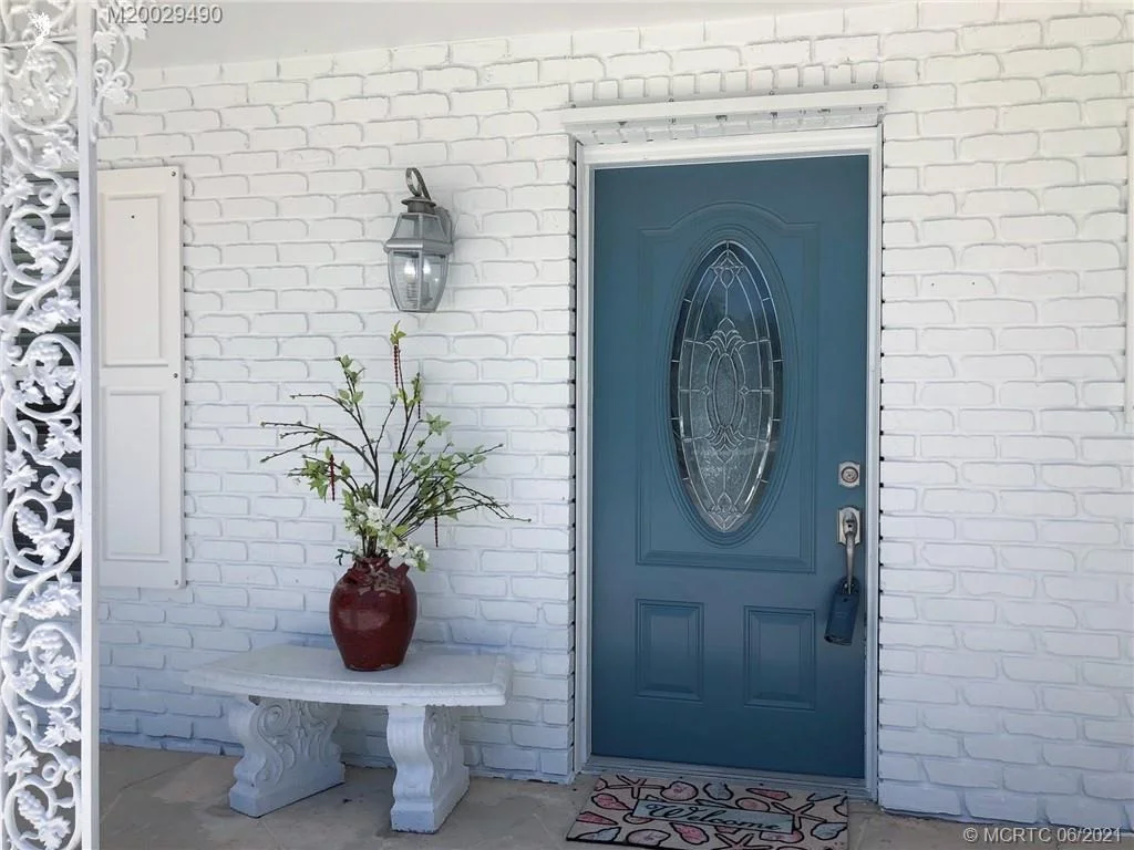 Photo of 1360 NW Lakeside Trail