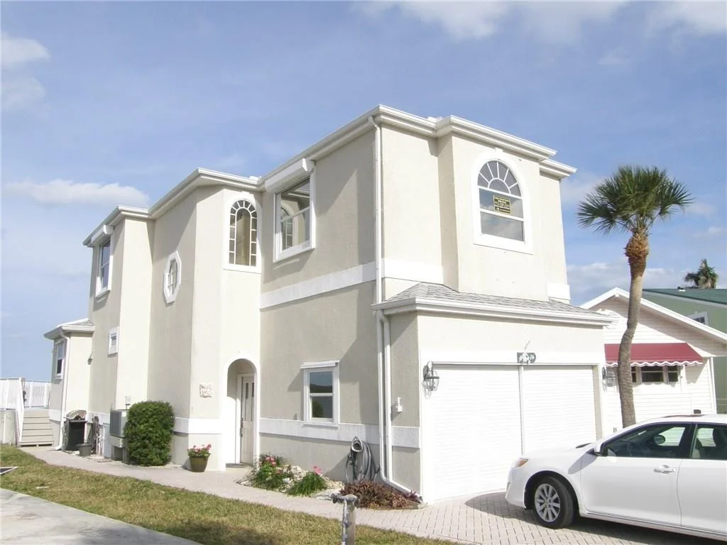 Photo of 14 Nettles Boulevard