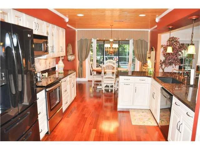 Photo of 940 NE Juniper Place