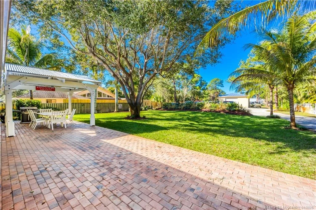 Photo of 994 NW Pine Lake Drive