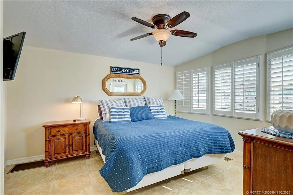 Photo of 142 Nettles Boulevard