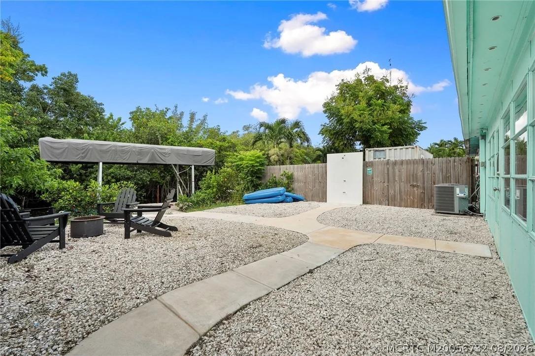 Photo of 30 SW Hideaway Place