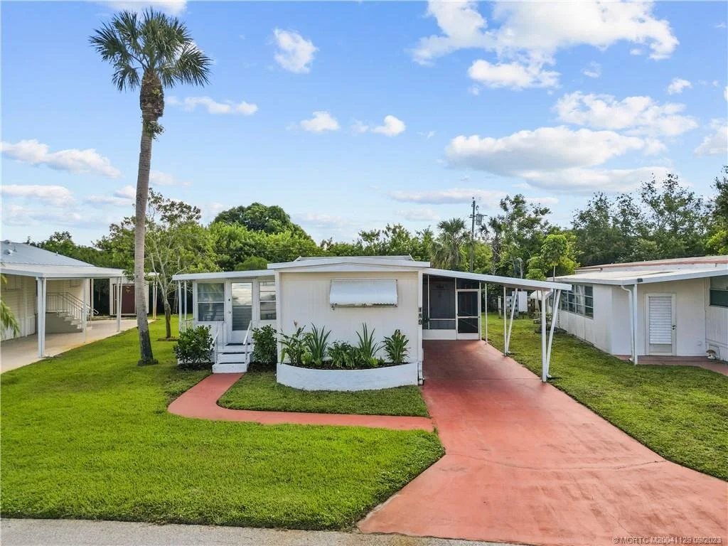 Photo of 149 SE Easy Street