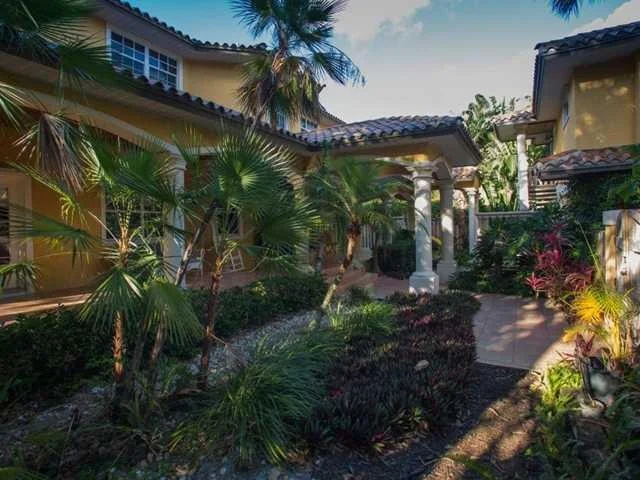 Photo of 1051 SE Riverside Drive