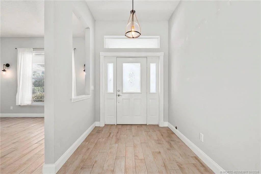 Photo of 449 SE Southwood Trail