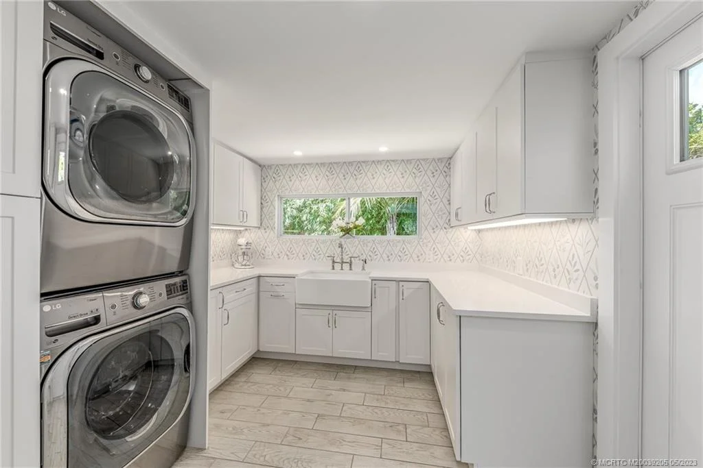 Photo of 382 SE Edgewood Drive