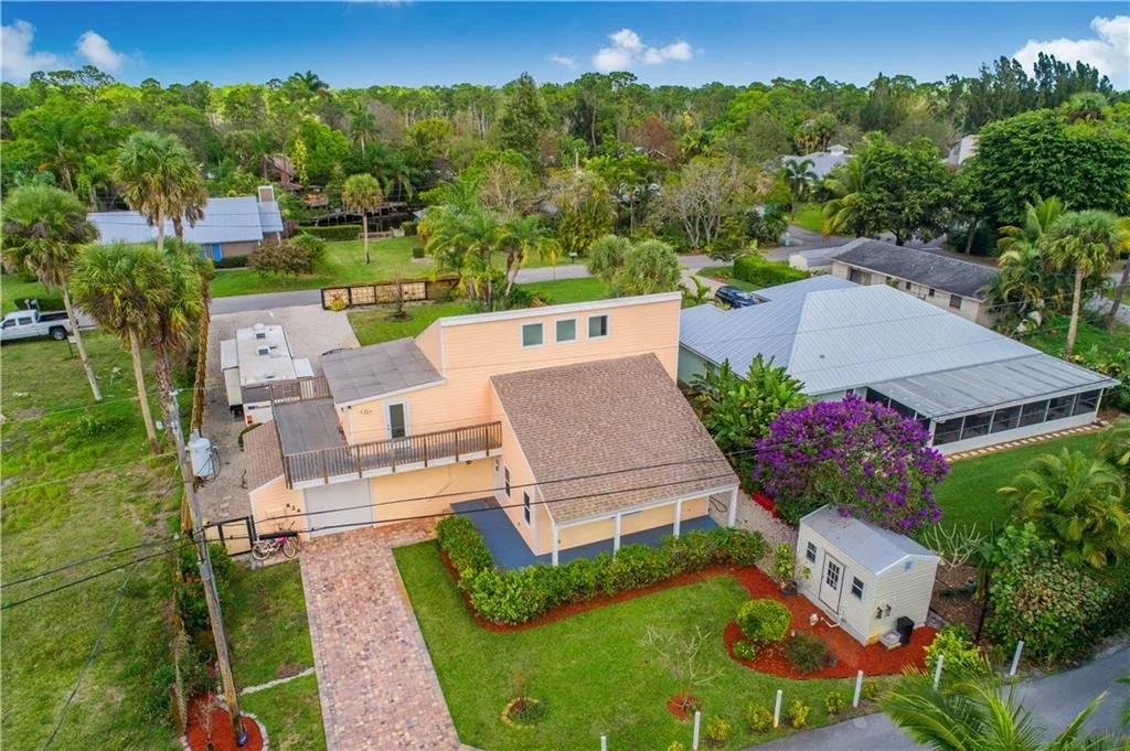 Photo of 826 SW Rustic Circle