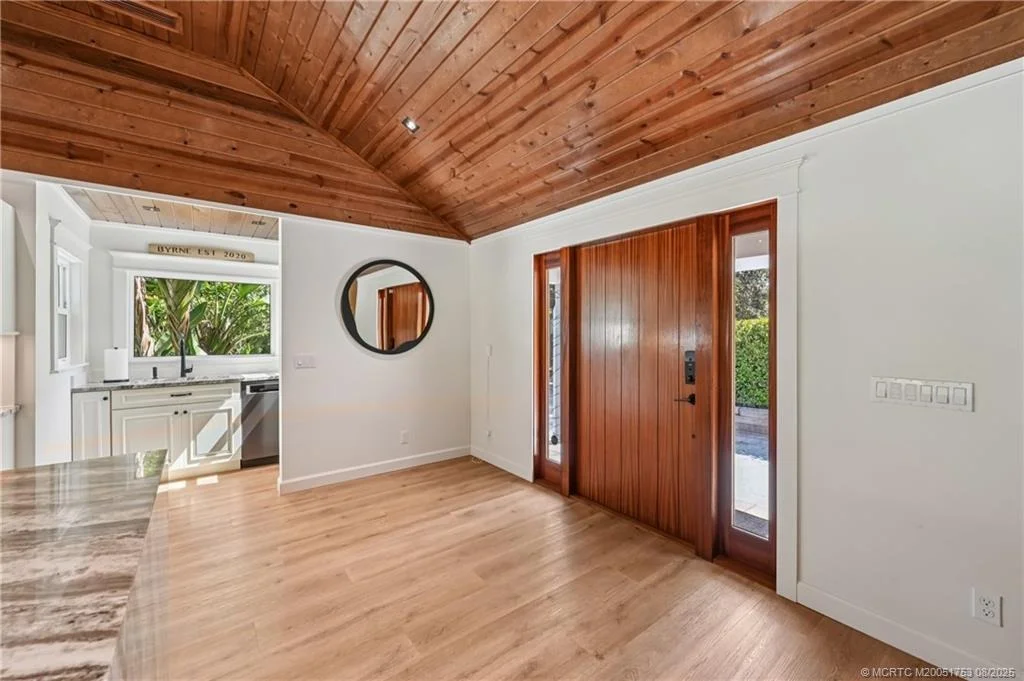 Photo of 200 SE Pelican Drive