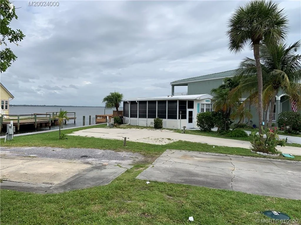 Photo of 360 Nettles Boulevard