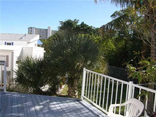Photo of 2011 Nettles Boulevard