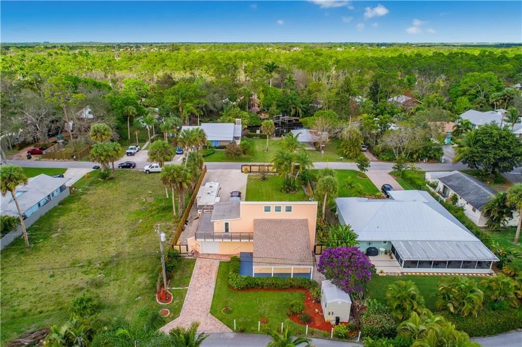 Photo of 826 SW Rustic Circle