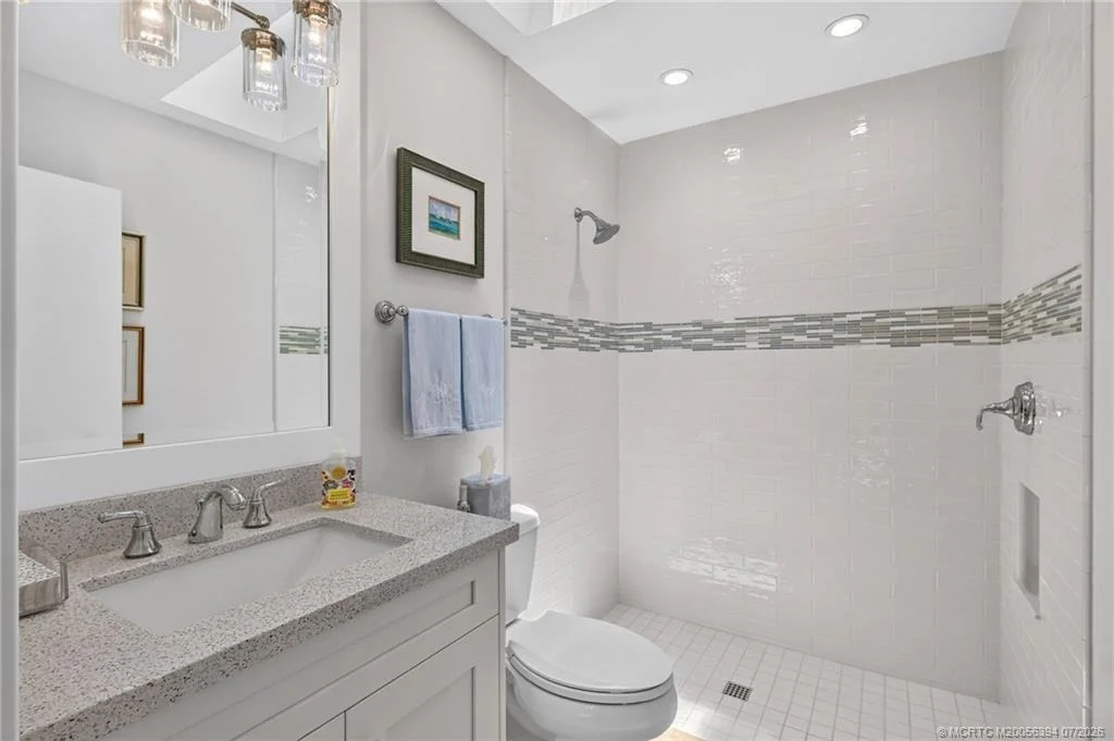 Photo of 6943 SE Harbor Circle