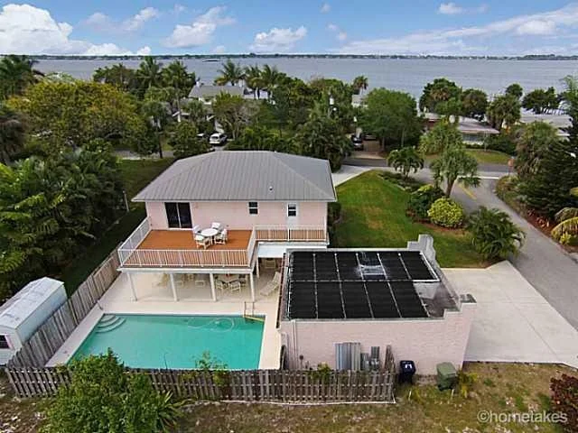 Photo of 1034 SE Riverside Drive