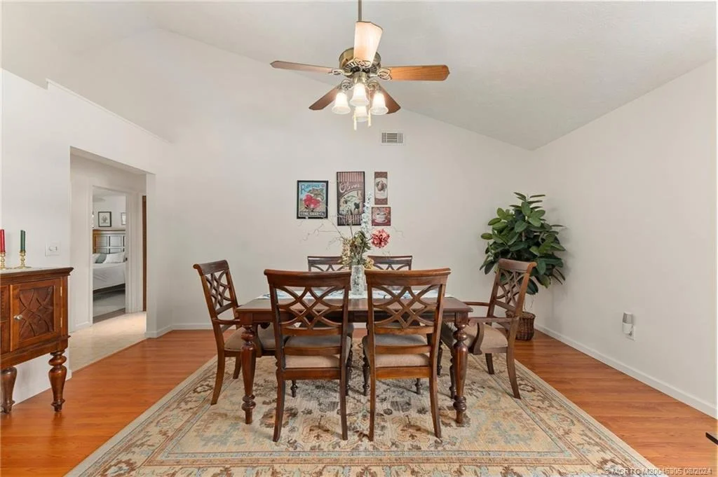 Photo of 919 NE Juniper Place
