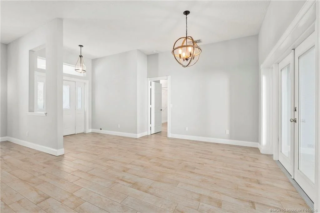 Photo of 449 SE Southwood Trail