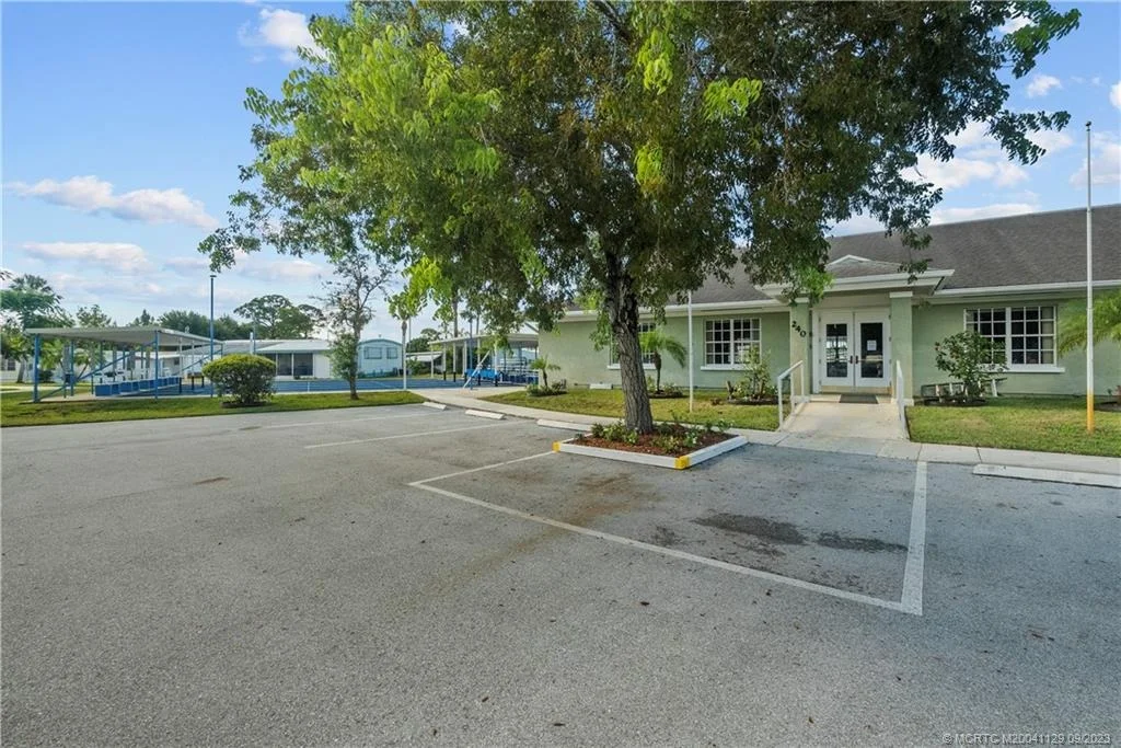 Photo of 149 SE Easy Street