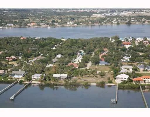Photo of 110 S SEWALLS POINT Road