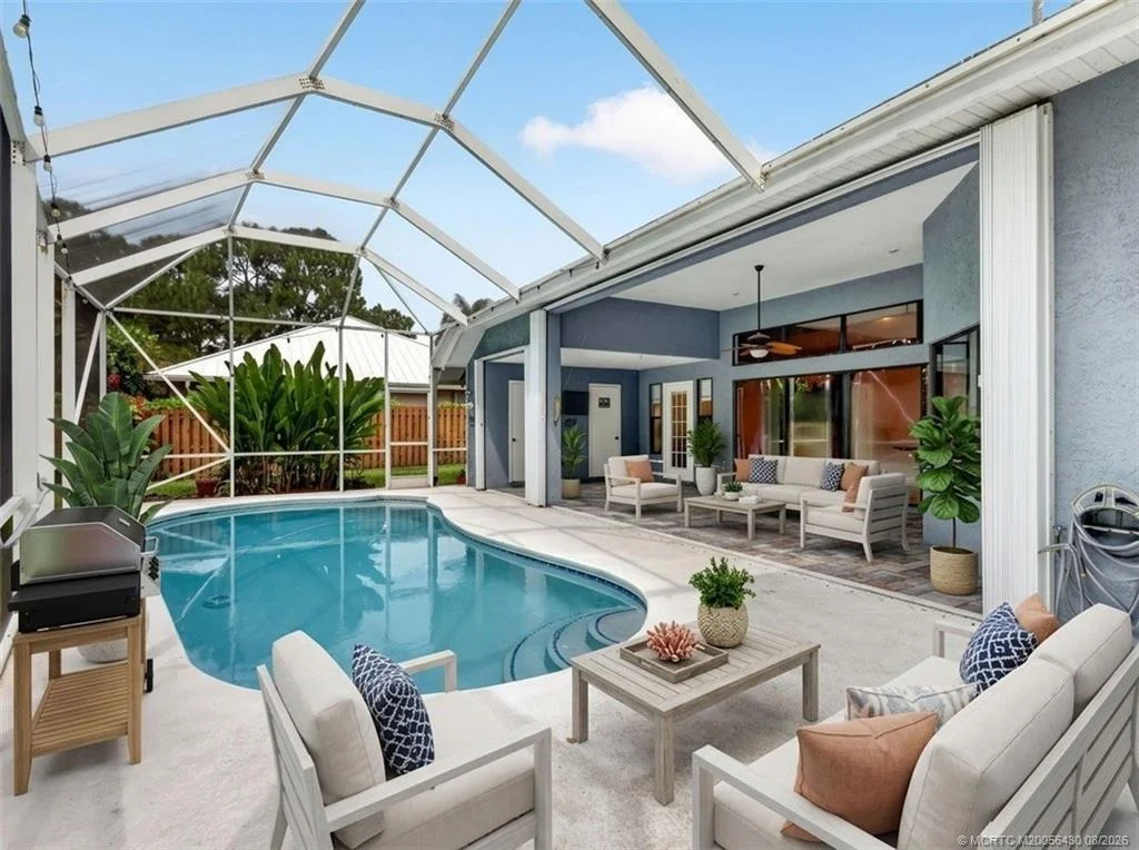 Photo of 672 SE Pin Oak Terrace