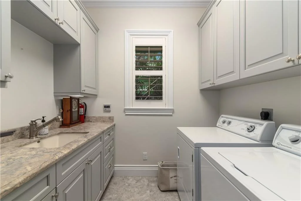 Photo of 920 SE Riverside Drive