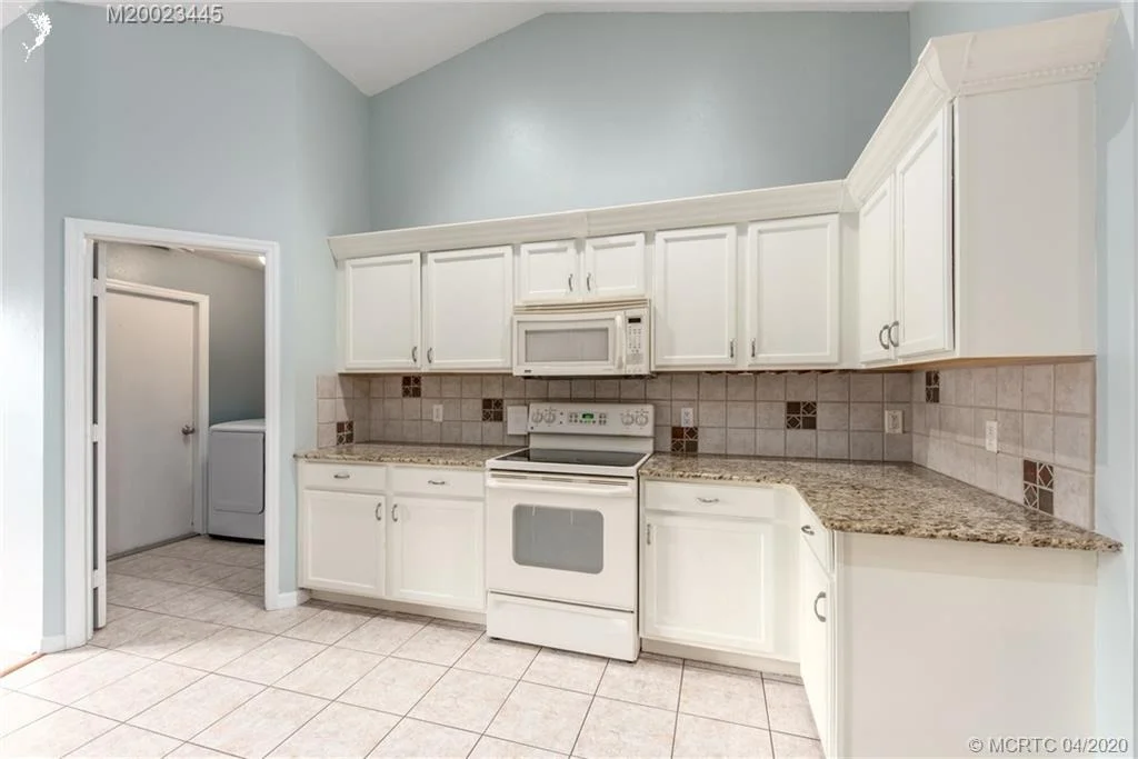 Photo of 928 SE Waterside Way
