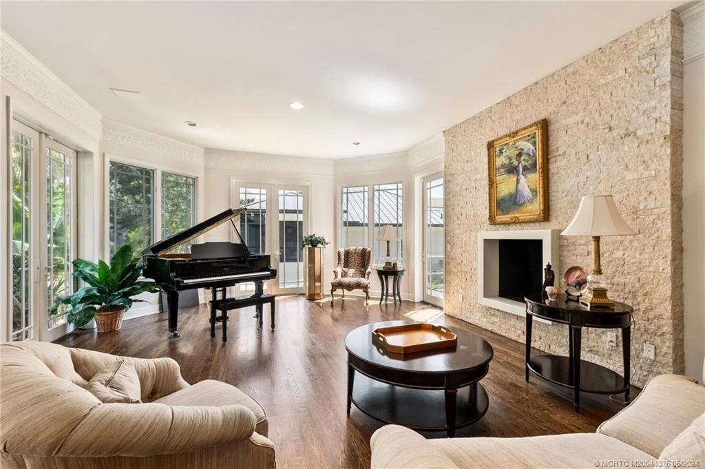 Photo of 12 Oakwood Drive