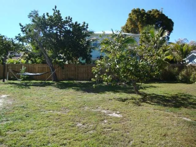 Photo of 216 SE Hibiscus Avenue