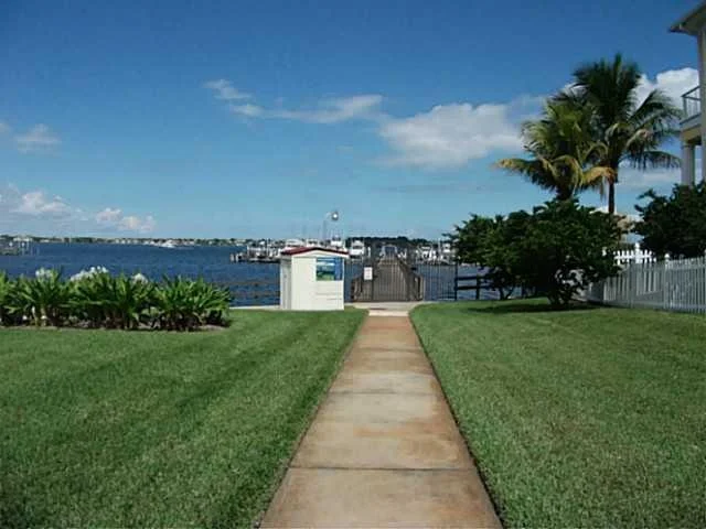 Photo of 81 SE River Lights Court