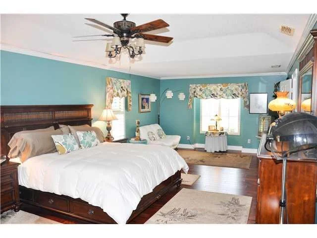 Photo of 940 NE Juniper Place