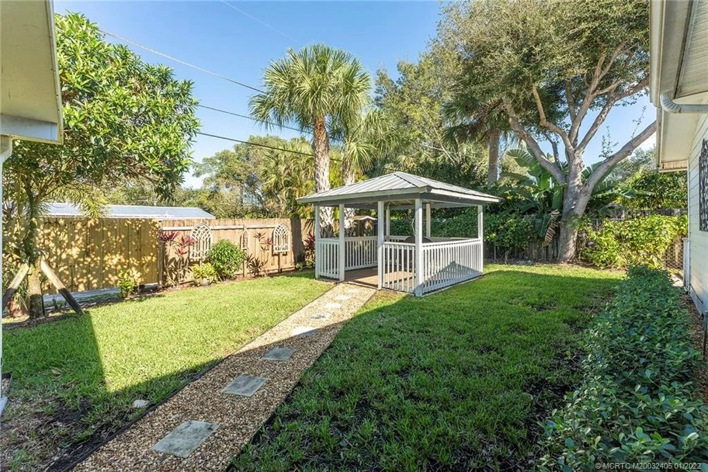 Photo of 338 SW Winnachee Drive