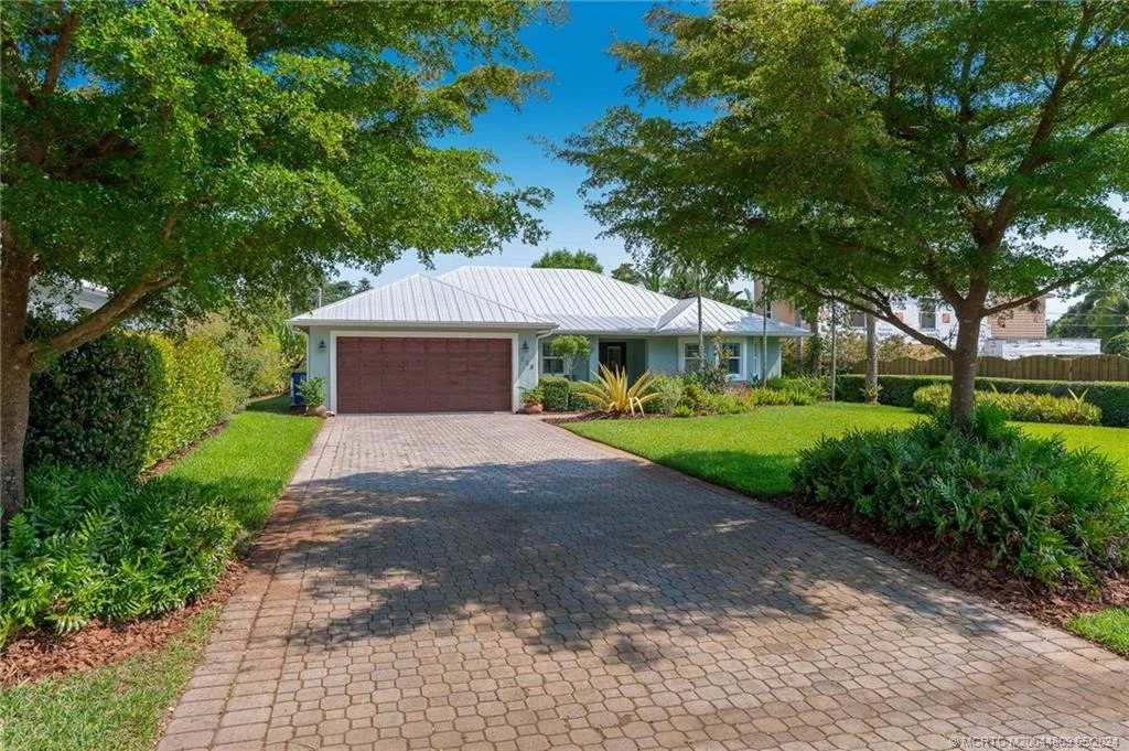 Photo of 526 SW Rustic Circle