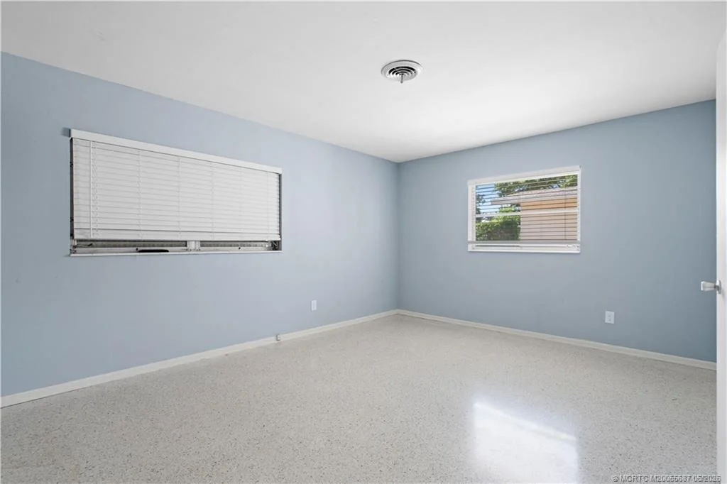 Photo of 391 SE Edgewood Drive