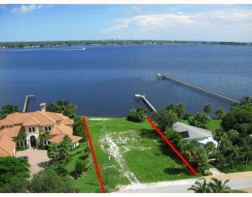 Photo of 811 SE RIVERSIDE Drive