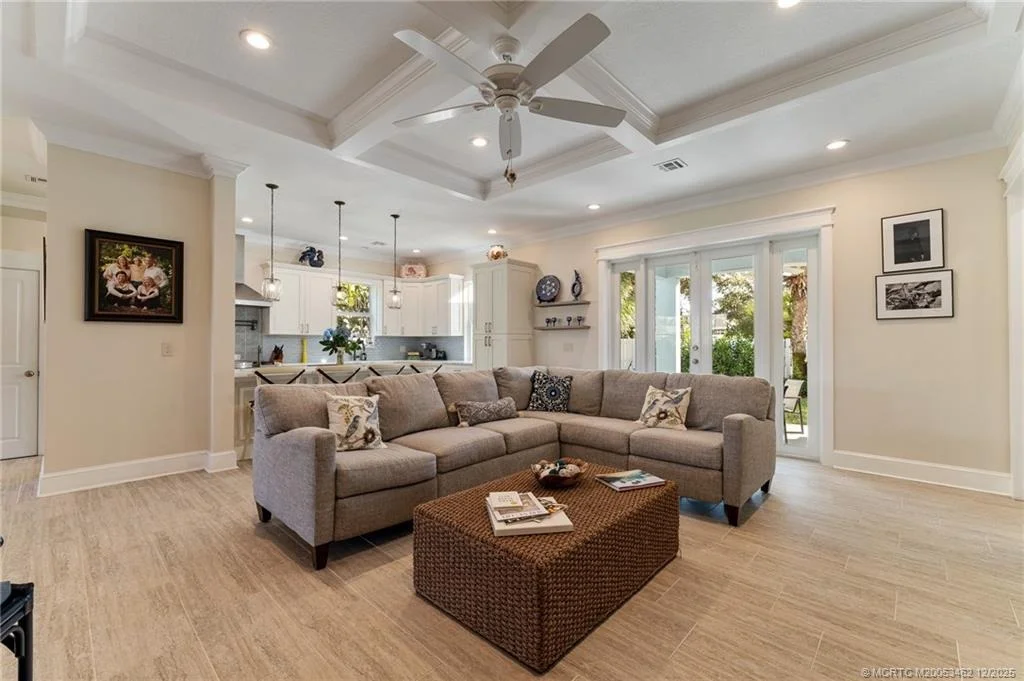 Photo of 1002 SE Riverside Drive