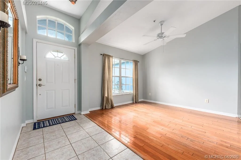 Photo of 928 SE Waterside Way