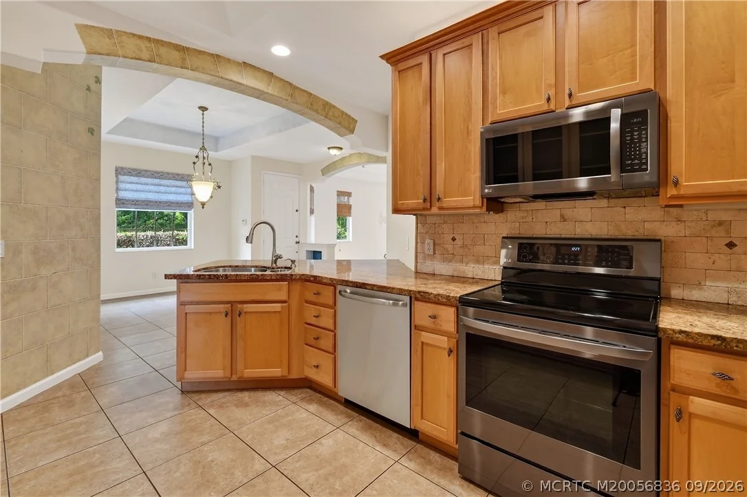 Photo of 480 NW Red Pine Way
